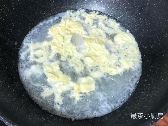 宁愿不吃肉也要多喝这汤，春天这汤最养人，每天一碗，补钙猛长