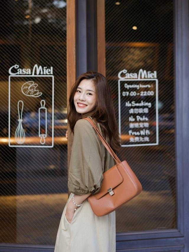 针织衫|初秋的日常穿搭分享,衬衫搭配半身裙高级通勤,美出了新高度