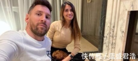 安东内拉|梅西陪着妻儿在家看哈利波特，独自紧靠壁炉烤火，引妻子调侃！