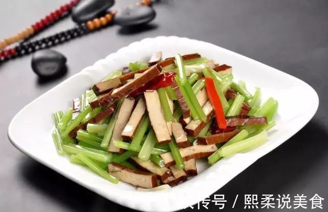 大侄子到我们家最喜欢我做的这三道菜，你们看怎么样