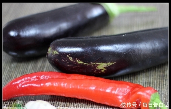 茄子吃了几十年,第一次用微波炉做,又香又软又快,太好吃了!