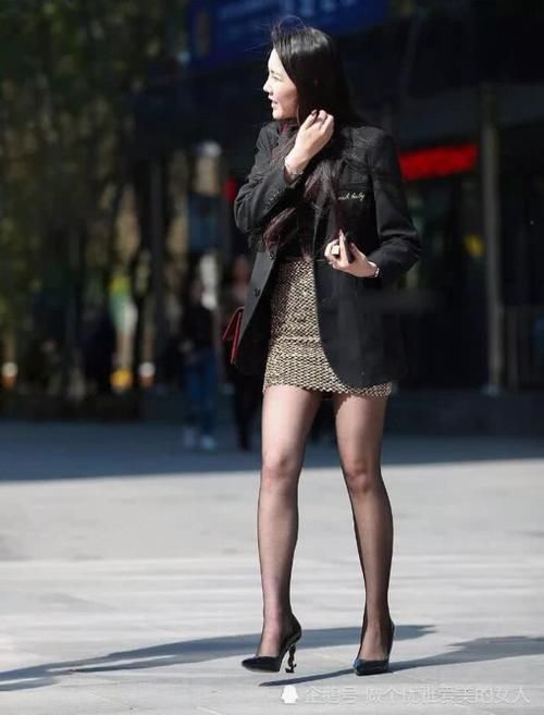 “奶奶裤”与“黑丝袜”,苗条身材的美女如何选看看这几位穿搭你就懂了