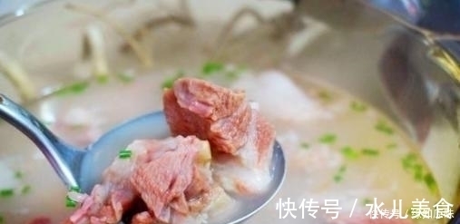 炖牛肉和羊肉时,不要再放这两种“香料”了,网友难怪越炖越膻