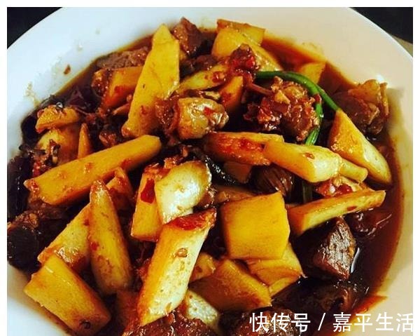 汤匙|美食推荐回锅肉、麻辣带鱼、溜肥肠、竹笋烧牛腩的做法