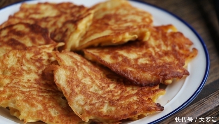 苹果加2个鸡蛋,8分钟做成早餐,又香又软,出锅馋到流口水,真香