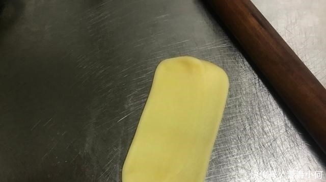 1碗面粉,2个鸡蛋,不加一滴水,松软香甜,比面包还营养好吃