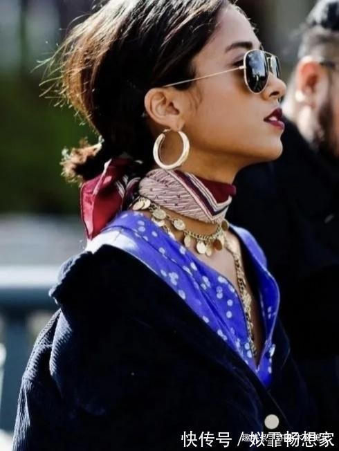 气质 五十多岁的女人,再没钱也别买这5种饰品,廉价掉气质,招人笑话