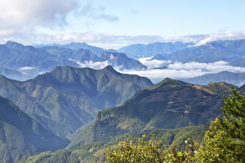 中年|高山险峰、云海梯田、山里人家，人间仙境南尖岩