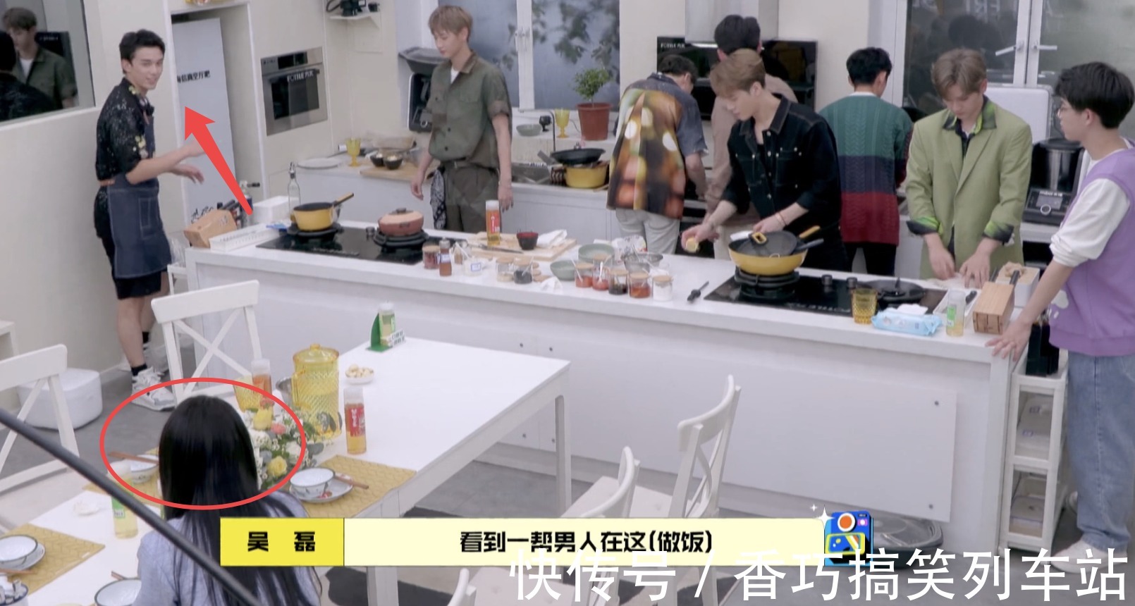 赵丽颖录节目沉默寡言状态差,何炅耿直提醒:麻烦偶尔说几句话