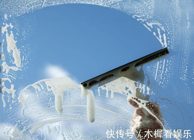 胜过|窗户总是擦不干净3种调料加水，胜过清洁剂，好用又省钱