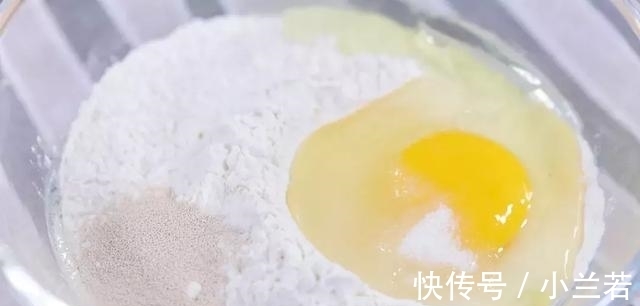 馒头|别只会做馒头，教你个新做法！既当早餐又当零食，好吃得不像话