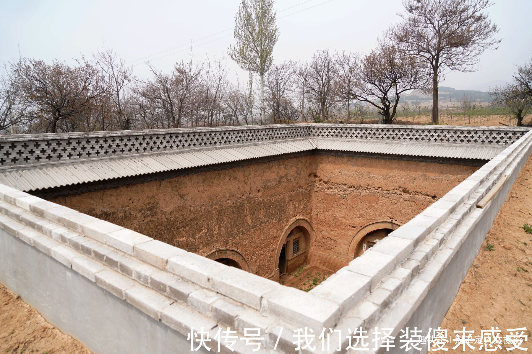 地坑|山西7旬老人坚守3亩大地坑院百万不卖，花开时节看美成啥样