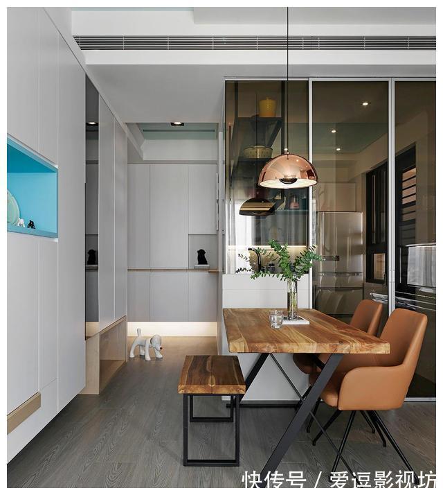 电视柜|她家70㎡，看似简单，却透着艺术家的精致范，小空间的变身术！