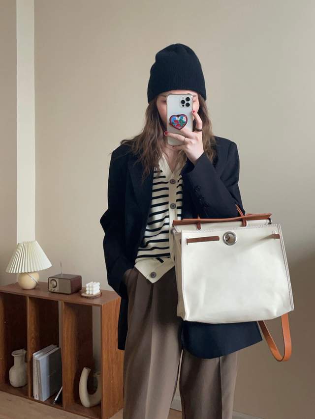 阔腿裤|入秋后不要瞎打扮,今年流行“条纹针织开衫+直筒裤”,显瘦洋气