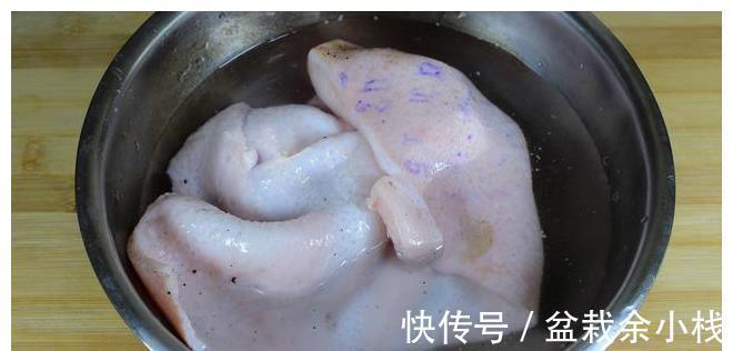 小米辣|自制猪皮冻，不加一滴油，只要一锅水，劲道爽滑，过年不用买了