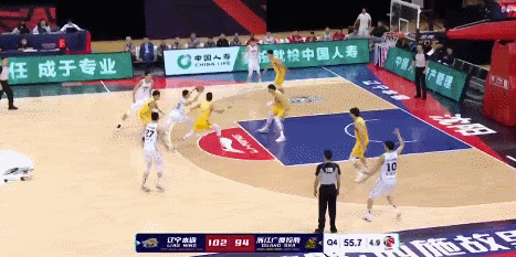 杨鸣|4分钟轰出15-3,差8分换3阵,教练提前握手,CBA联赛你看懂了吗?