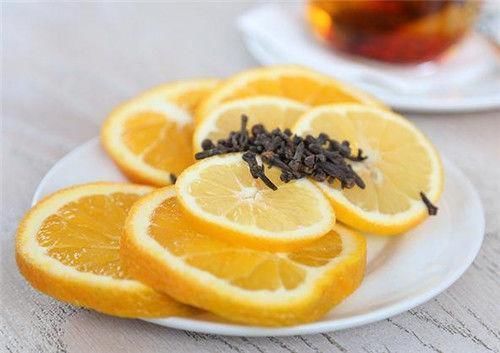 柠檬皮加一宝煮水,每天一杯,失眠好了,赶跑大肚腩,色斑也淡了