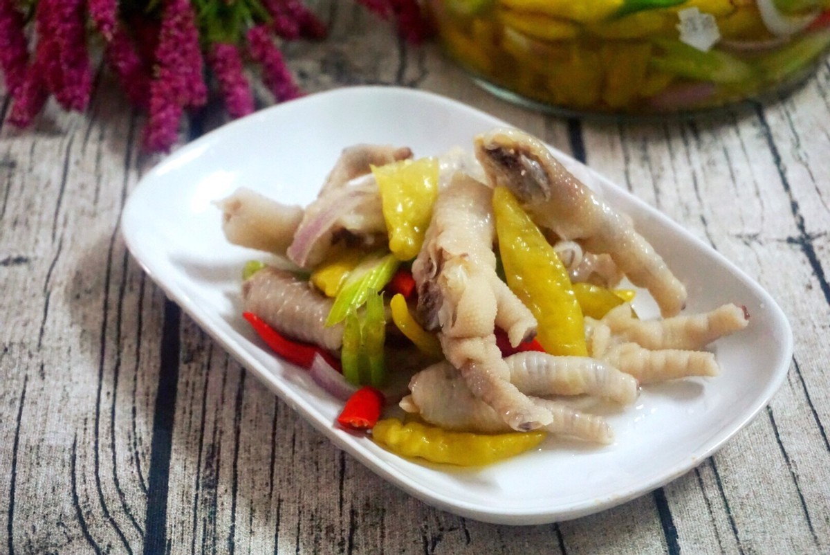 泡椒凤爪，追剧必备零食之一，自己做得更美味可口！