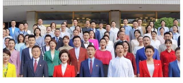 撒貝寧|央視涌入大量新面孔，節(jié)目煥發(fā)全新活力，老牌主持人被替代