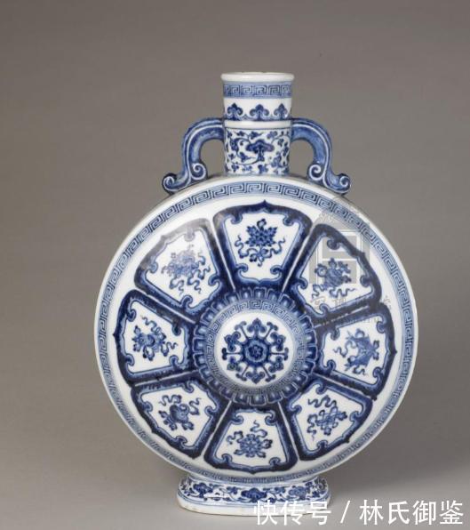 乾隆皇帝钟爱有加的瓷器——(抱月瓶)