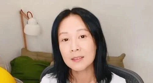 将近50岁的刘若英年轻不再,但温婉优雅气质仍在 将近50岁的刘若英年轻不再,但温婉优雅气质仍在