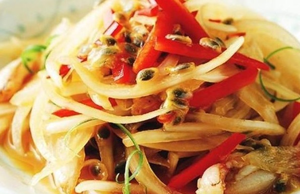 在家请客做的几道家常菜招待,道道色香味俱全,客人吃了连连称赞