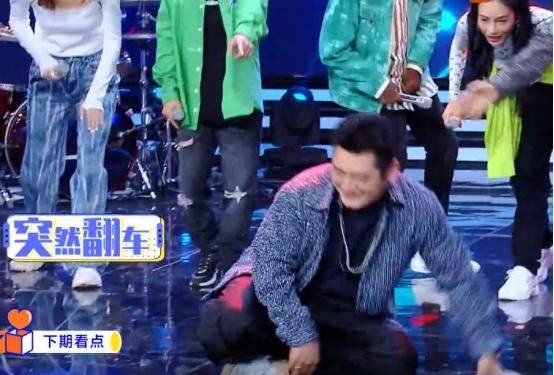  王一博|《天天兄弟》后期多照顾王一博？看清出场时的背景色，细节全是爱