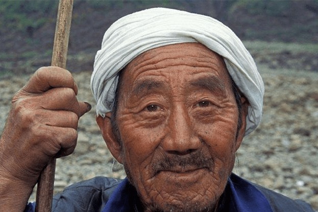 耳垂|不论男女,这两处越“大”,可能越长寿,占了一个也很幸运