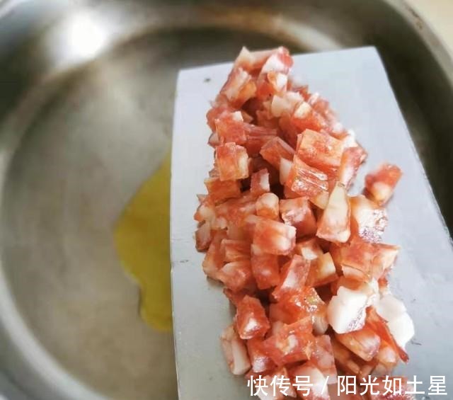 腊肠炒饭|腊肠炒饭,简单营养又好吃!