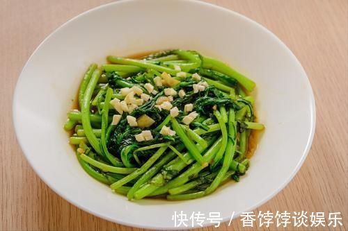 青菜|炒绿叶菜,直接下锅可不行,记住2个窍门,出锅翠绿入味不出水