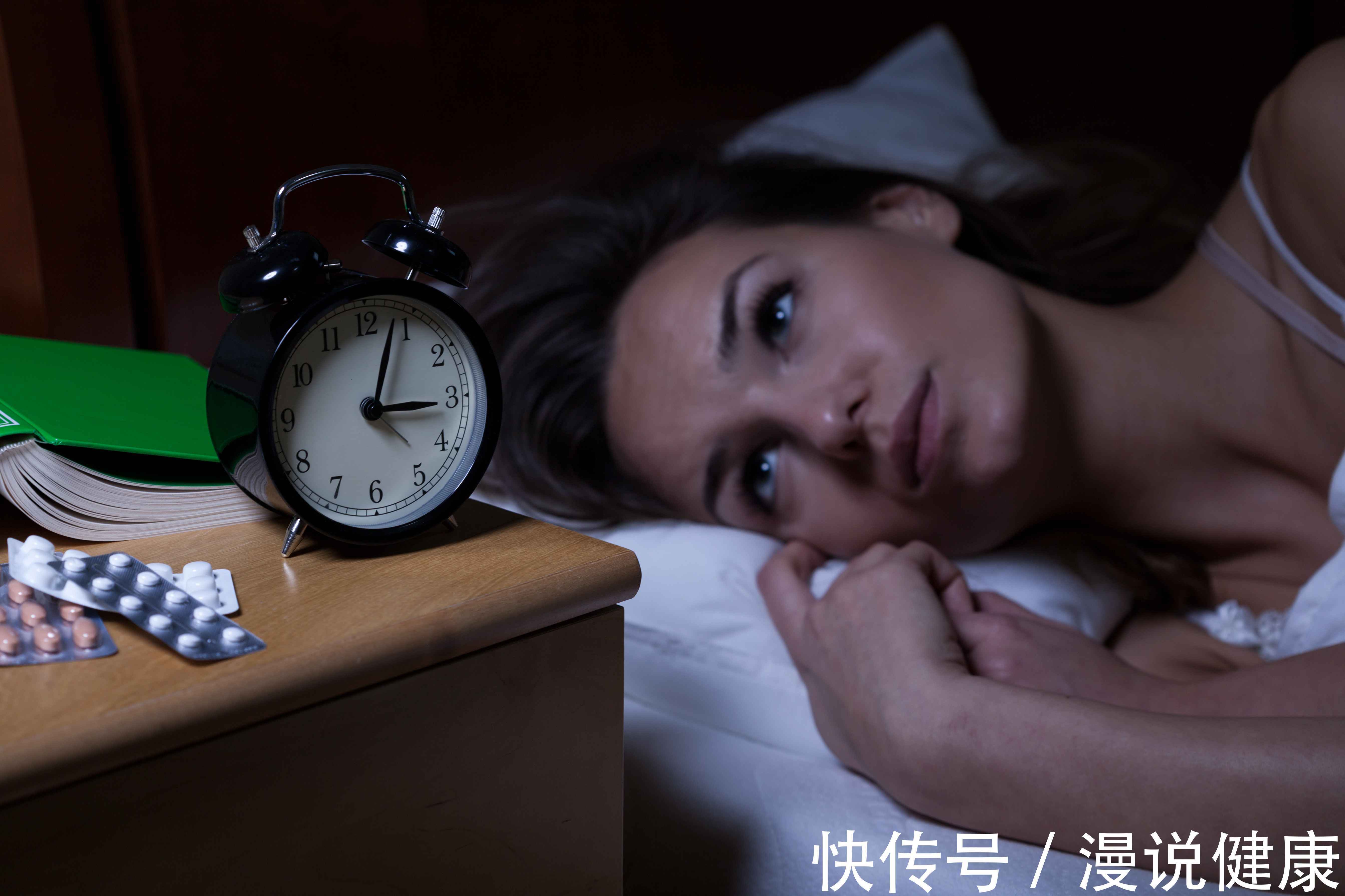 失眠症|明明身体很累，为何一到半夜3点就睡眠？这4个祸首，没准你就犯了