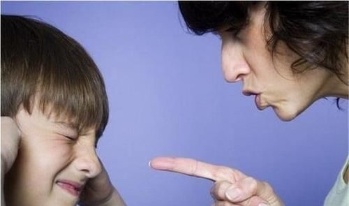 孩子|孩子被吼后,是顶嘴还是沉默,给孩子的性格埋下伏笔,影响深远
