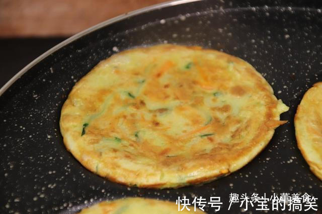吃早餐换个新花样，1根胡萝卜1根黄瓜，轻松做早餐饼，太好吃了