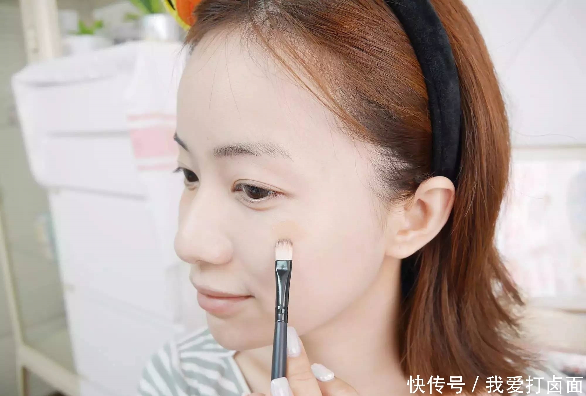cc霜|女生涂底妆时,记得避免这四个低级错误,容易卡粉还超显老