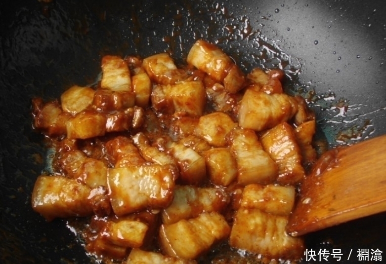 炖红烧肉,啥时候放盐做对4点,肉软烂鲜香,入口即化,真好吃