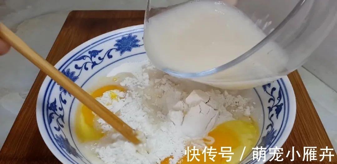 面粉|面粉别蒸馒头了,加2个鸡蛋,外皮焦脆不油腻,学会都能摆摊了