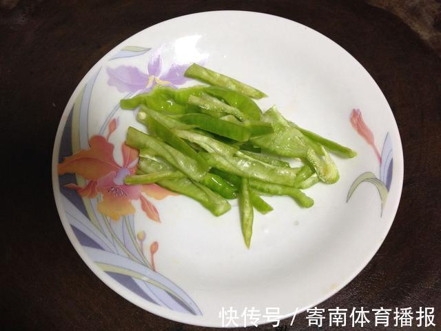 步骤|西瓜皮别再扔了,凉拌西瓜皮:一道不错的爽口小菜,还有清火效果