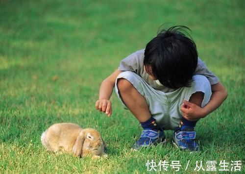 宝宝|带孩子到医院打针,遇上非洲宝宝,俩娃确认过眼神后,全都懵圈了