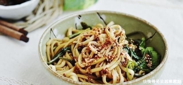 面条这样做,两碗没吃够,做法简单,大人小孩都爱吃!