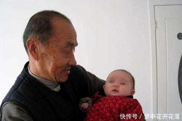 儿子|爸爸姓“奸”,因姓氏特殊想让儿子随母姓,爷爷一开口全家称赞