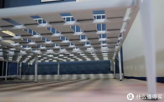 不锈钢|装修日记 篇三十二：没甲醛也没味的铁艺床，为啥塌了？支撑/床板/高度/材质/喷漆/颜色/安装，7个选购要点大盘点！