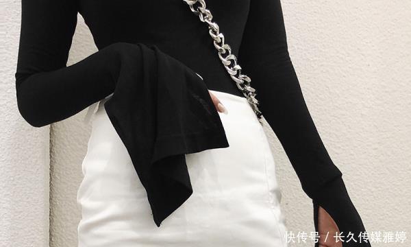 街拍包臀裙这么穿才够性感,展现出了完美的女人味