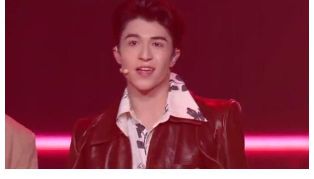 TMEA音乐盛典状况百出，吉克隽逸反应能力强，女团造型遭吐槽