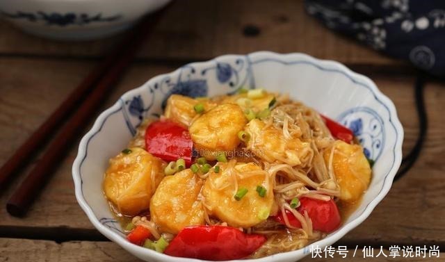 它和金针菇是“黄金搭档”,天冷焖一锅,吃到汤汁都不剩