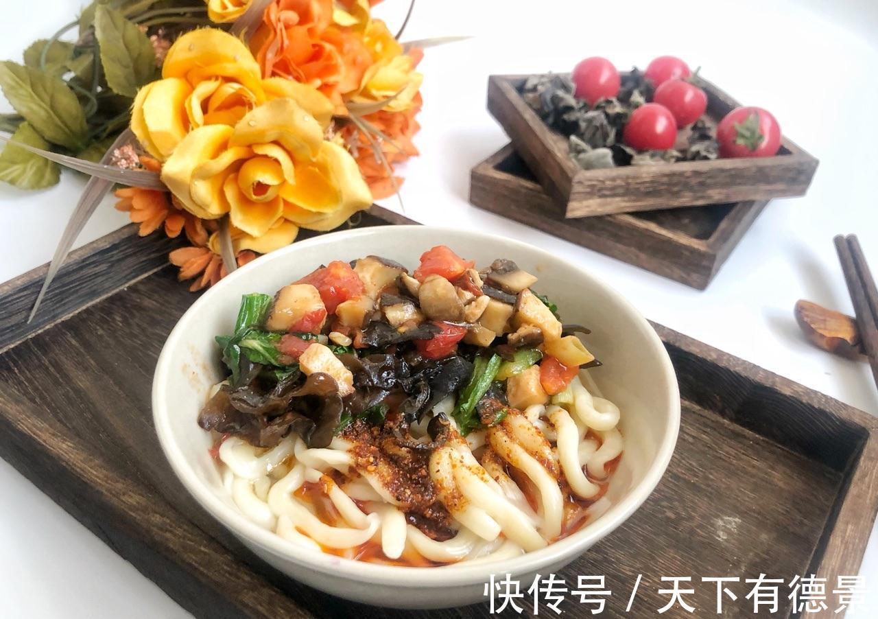 自制剪刀面，简单快手，吃起来有嚼头，口感顺滑