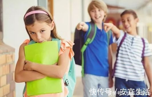 小朋友们|孩子在家是“霸王”,出门就变“怂”,家长们别不当回事