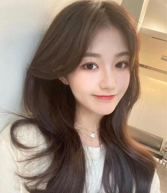 刘海|2021发型风向标:短直发更受欢迎,刘海又重回巅峰,气质更A了