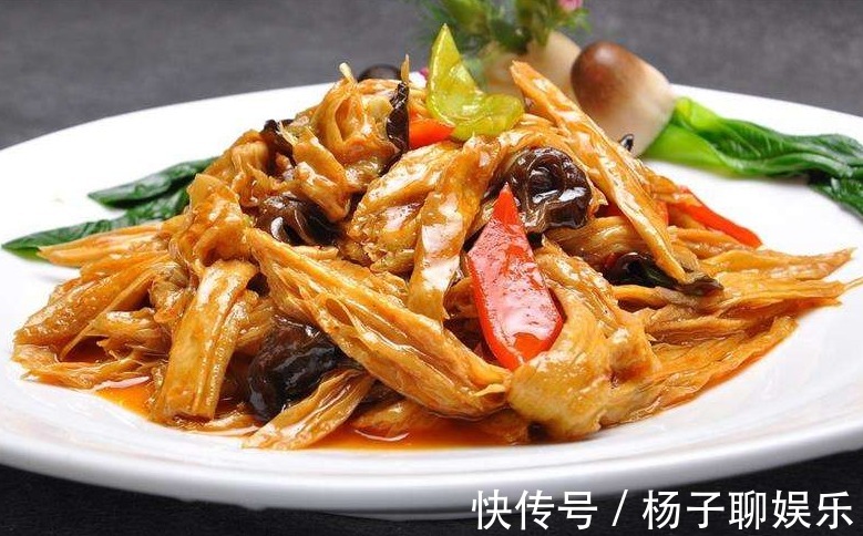 泡腐竹，不要直接用水泡！大厨教你2个技巧，1分钟泡发，香软筋道