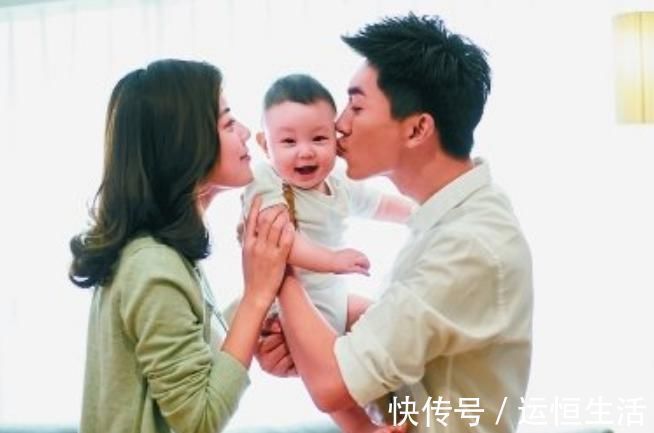 胎脂|“天使女婴”出生就走红,高颜值获得网友称赞,护士:从没见过