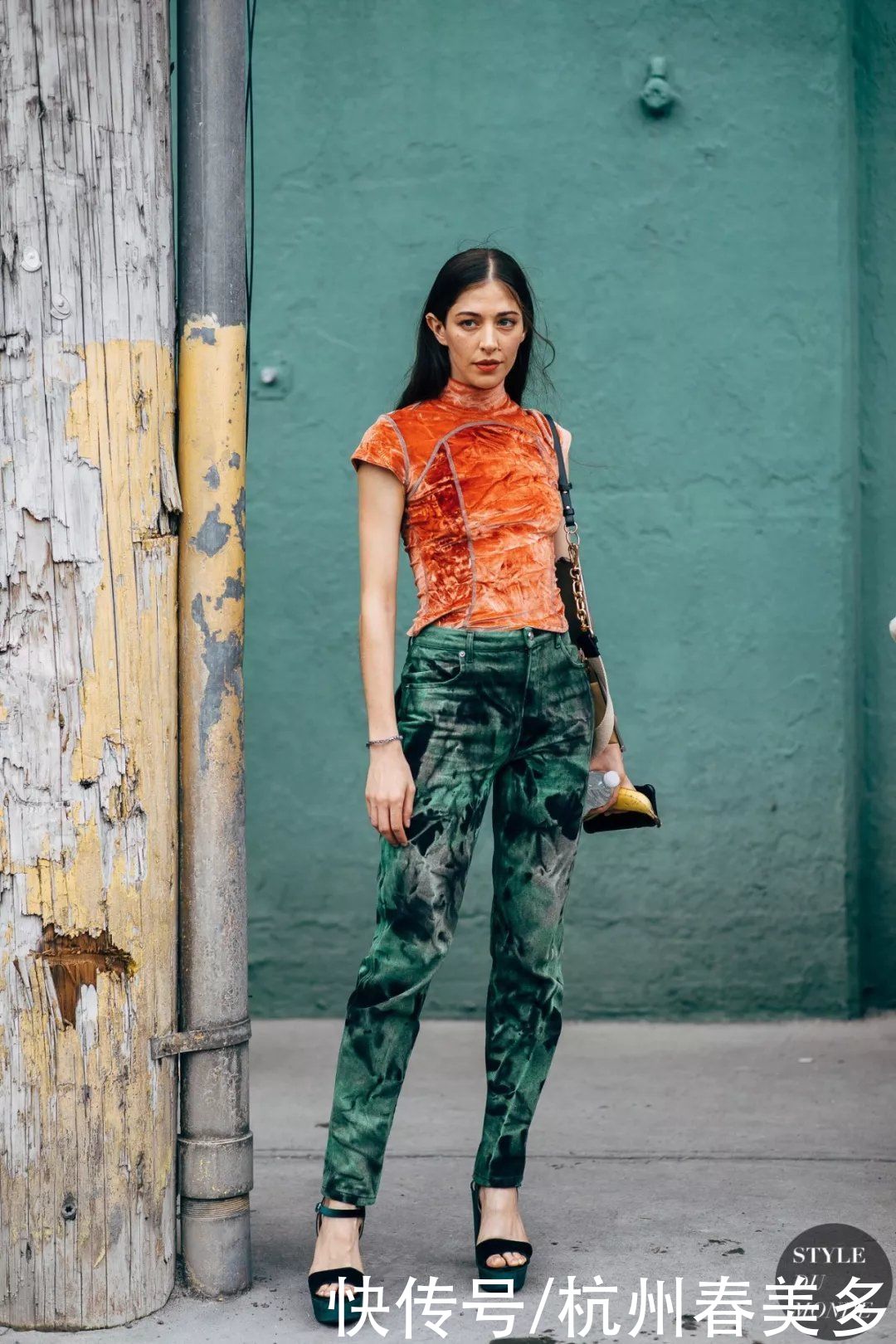 衣品好的女人,从不用力过猛